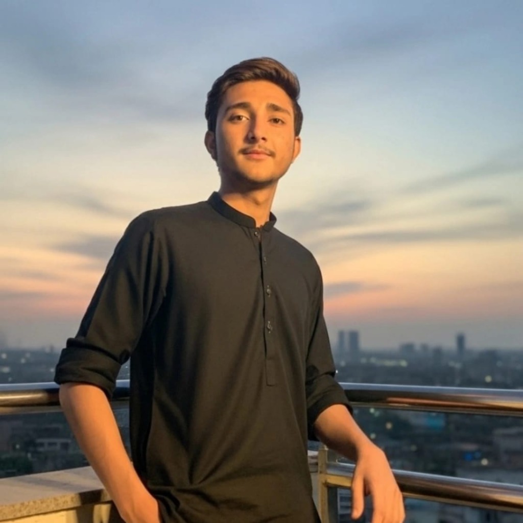 Qamar Zaka — UI/UX Designer and Team Lead